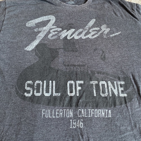 Fender Guitar T-Shirt - Picture 2 of 3